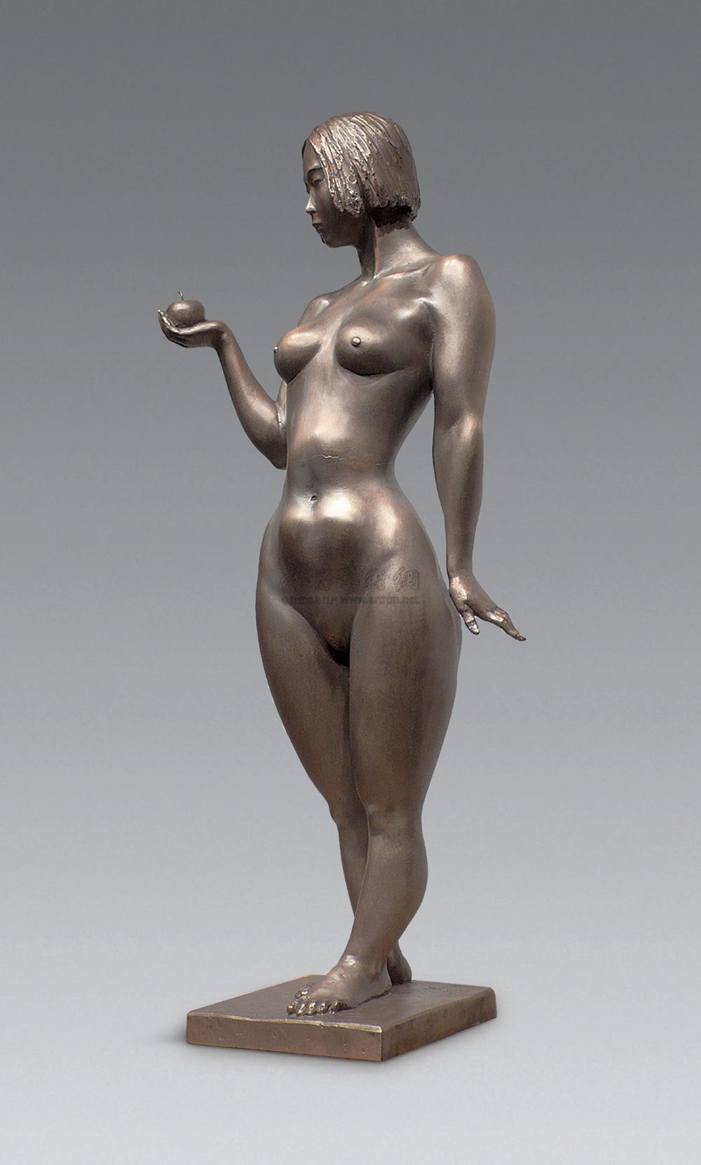 张沈 (b.1954-) 1984年毕业于鲁迅美术学院雕塑系,获学士学位。现任鲁迅美术学院雕塑系副教授,中国美术家协会会员,中国雕塑学会会员。 主要展览 1984 《我们的城市》入选第六届全国美术作品展览,中国美术馆收藏(中国北京)。 1994 《飞向蓝天》、《运转四方》(合作)入选第二届全国城市雕塑艺术展(中国北京)。 1995 《翔》参加中韩雕塑展,被互换作品(韩国益山)。 1996 《妞》参加中韩雕塑展,韩国圆光大学收藏(韩国益山)。 1997 《归》参加香港回归全国雕塑展(中国北京)。 1999
