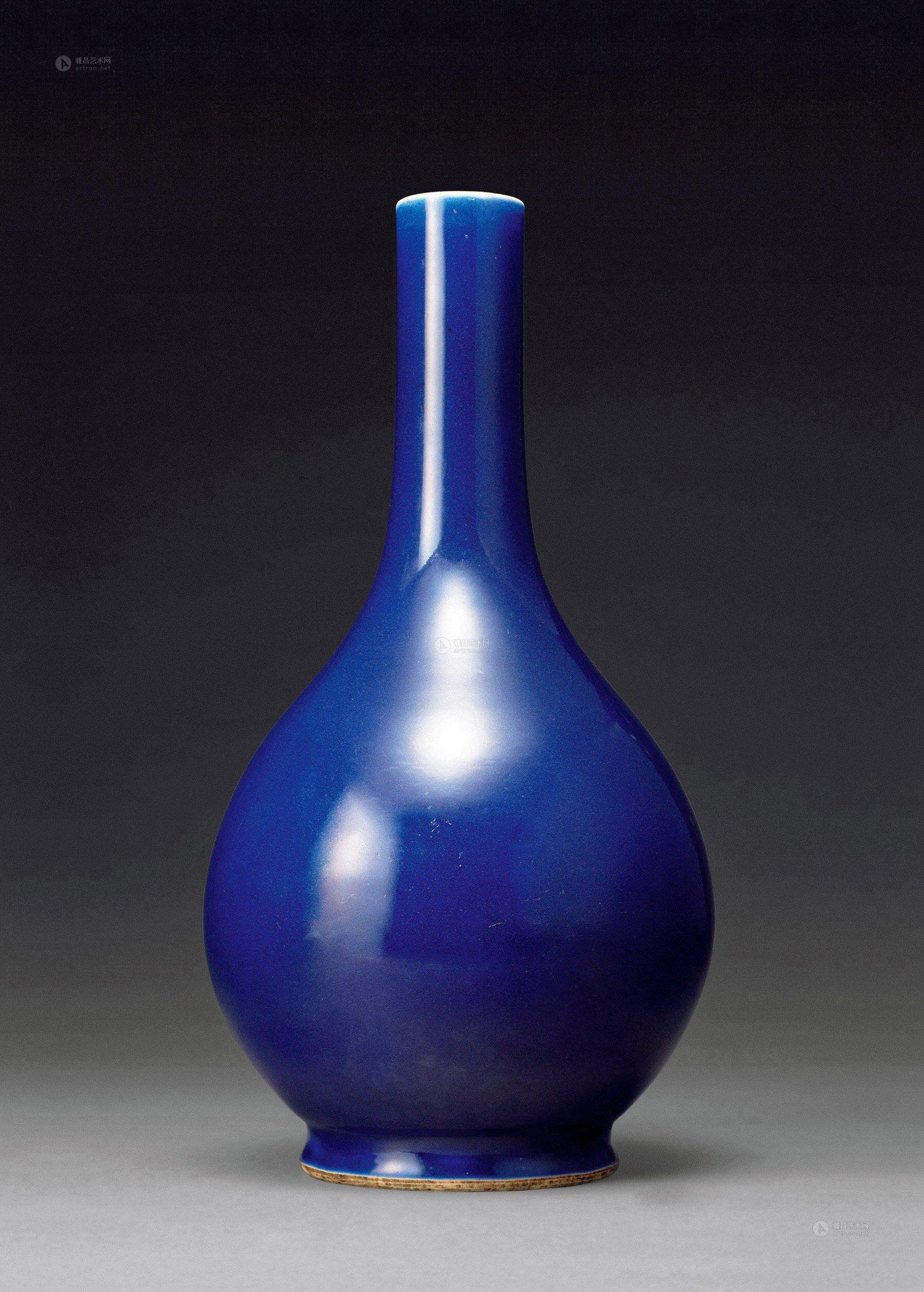 2343 清乾隆 霁蓝釉胆瓶