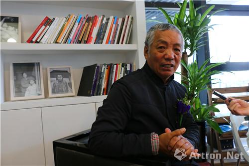 中国政协文史馆油画研究院副院长,天津美术学院教授孙建平介绍此次