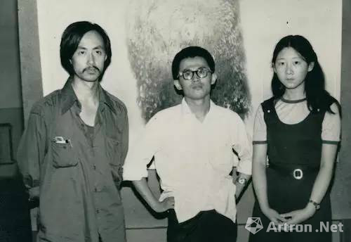 任戬,舒群,卡桑在任戬毕业画展"天狼星传说"展览现场 1983