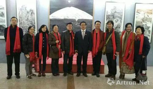 本次活动组织者,中国美术家协会理事,长城书画院执行副院长邹立颖(右)