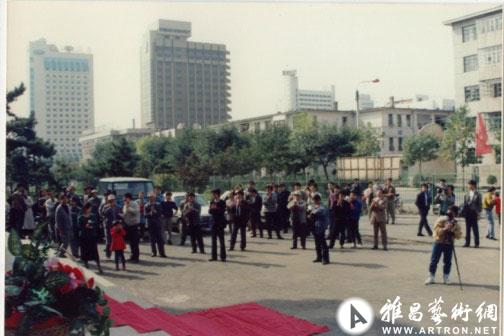 1992年于辽宁美术馆举办个展2
