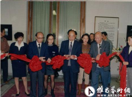 1992年于北京中国美术馆举办个展2