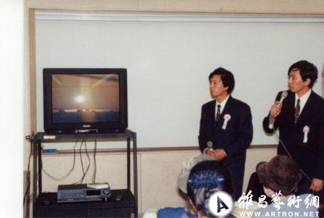1993年应平山郁夫先生邀请赴日本东京举办个展，同期在朝日新闻会馆演讲“我所体验的黄河文2