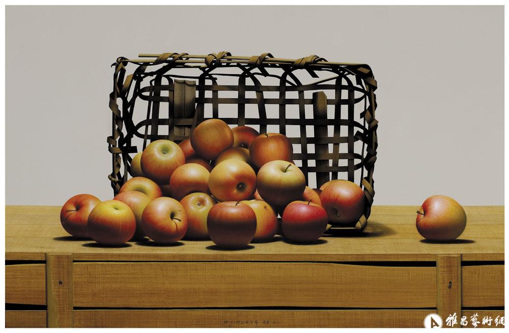 木箱上的苹果