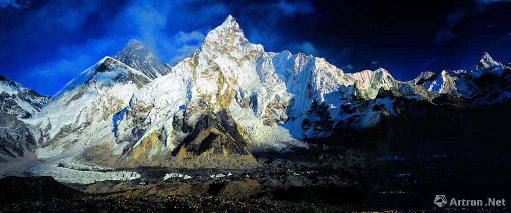 王金作品：尼泊尔珠穆朗玛峰南坡。旁边两座高峰为卓奥友峰和洛子峰002