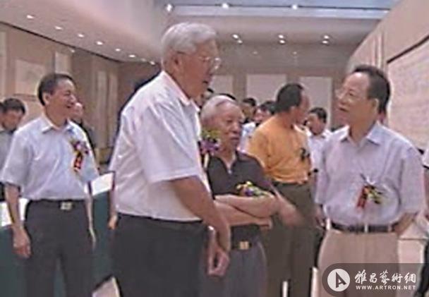 2005年7月4日罗豪才、杨汝岱和王森浩等同志出席本人首次个展开幕式并参观指导