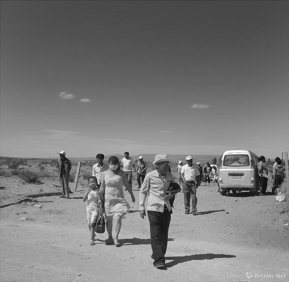 王争平作品：鄂尔多斯草原上的人们.2011.7