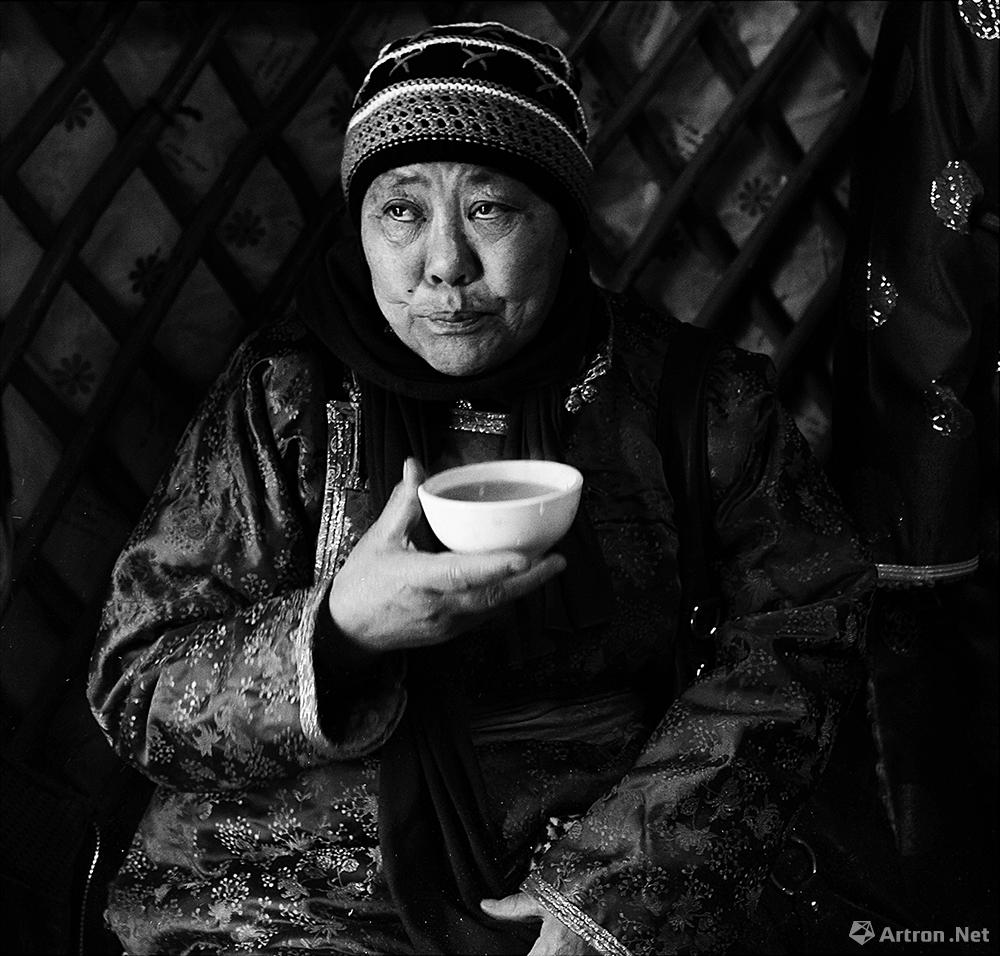 王争平作品：牧民的奶茶.锡盟.2011.12