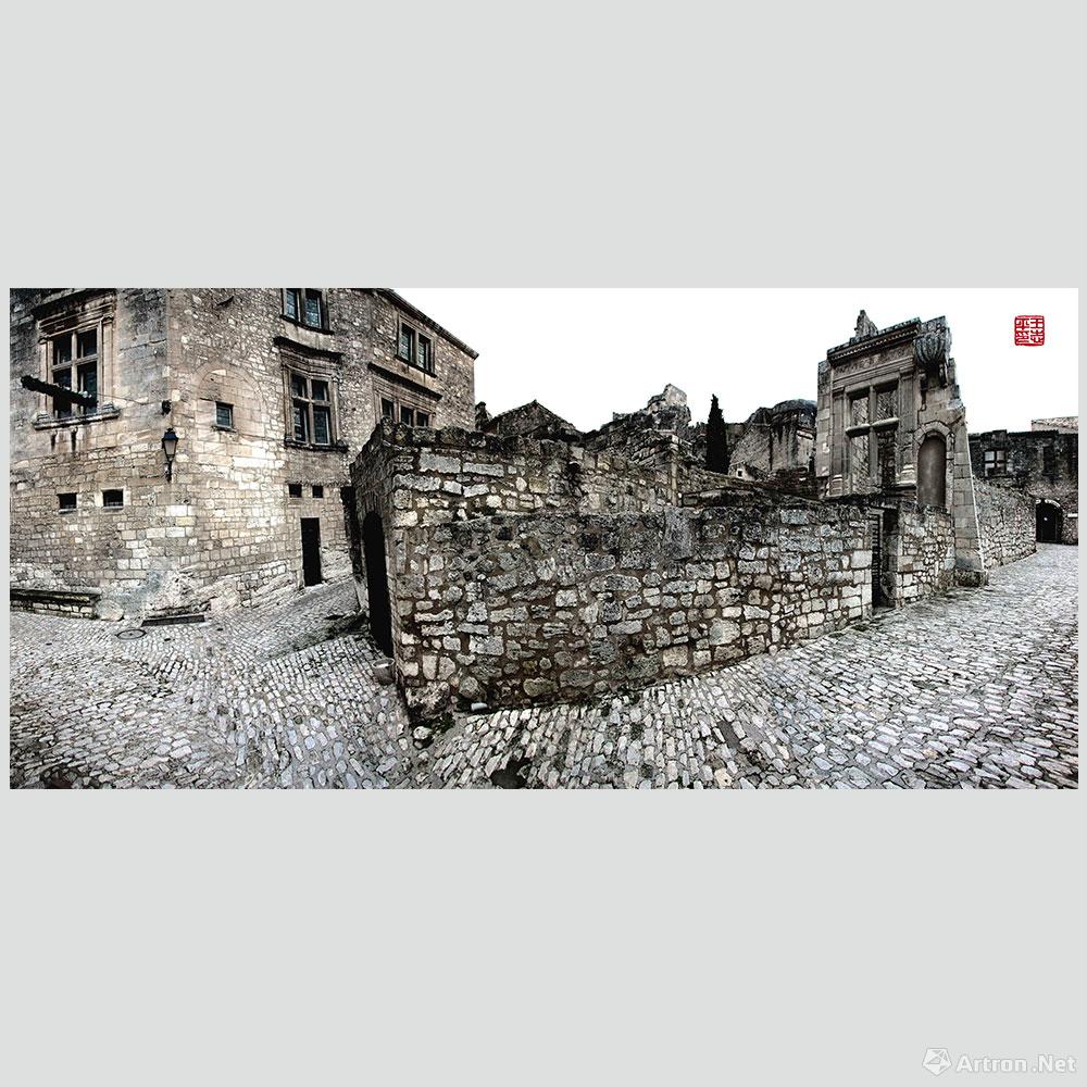 王志平作品：山顶上曾因缺水而被一度废弃的古镇