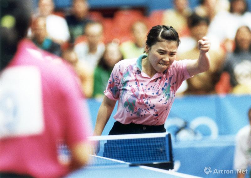《霸气》邓亚萍夺得第25届女子乒乓球单打冠军.为中国拿下了第一块乒乓球奥运金牌。