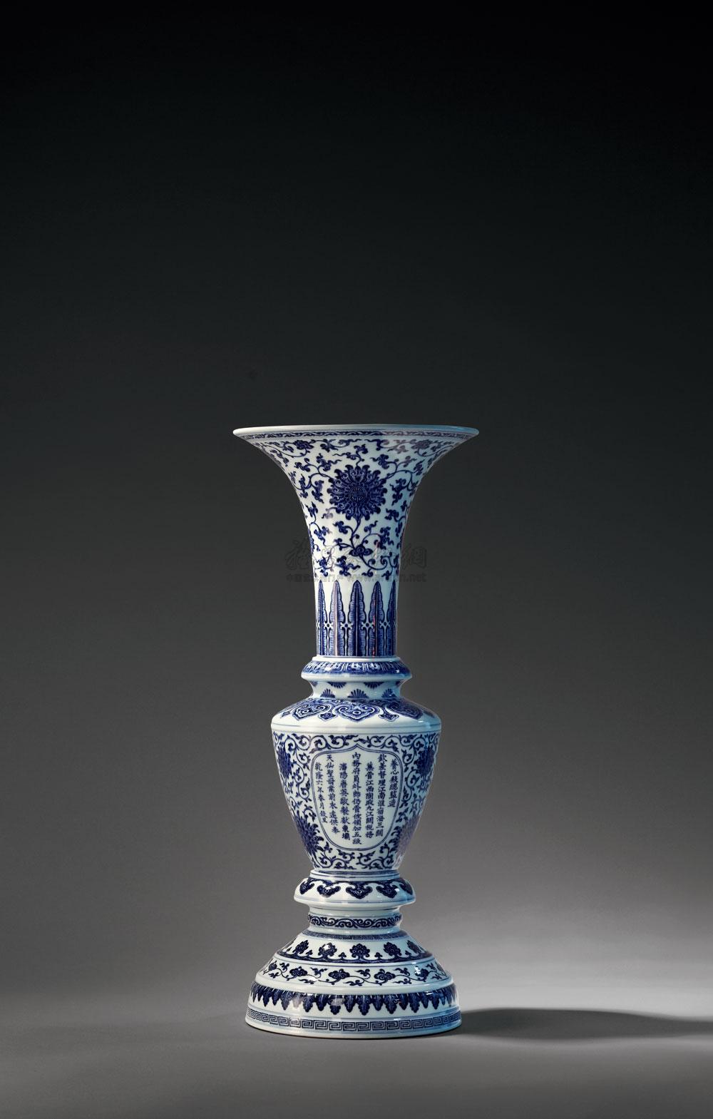 0089 清乾隆 唐英制青花缠枝莲纹花觚