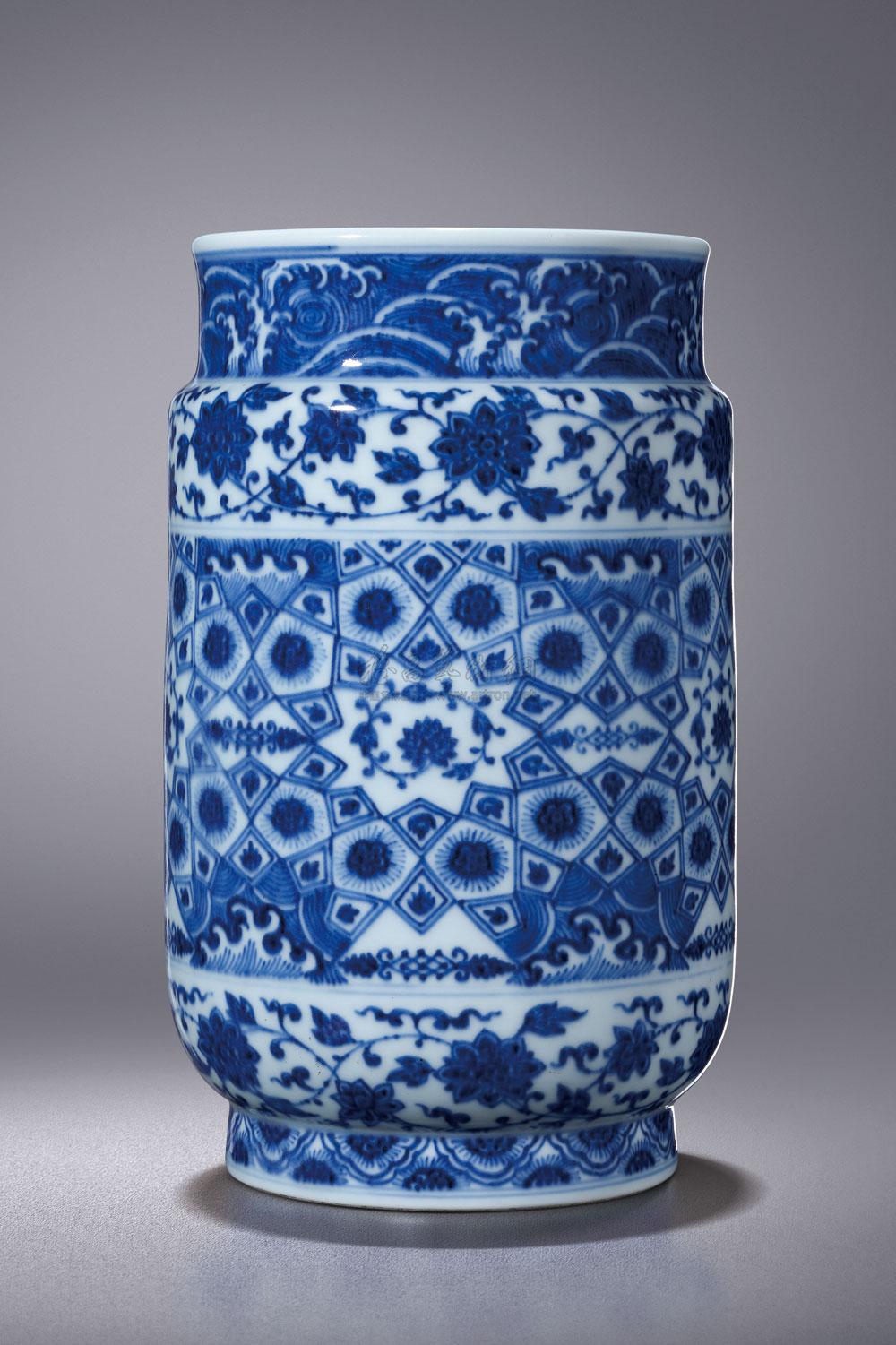 0055 清乾隆 青花什锦花卉纹壮罐