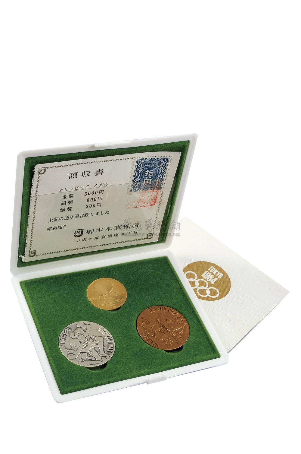 0176 1964年日本东京奥运纪念金银铜币各一个一套