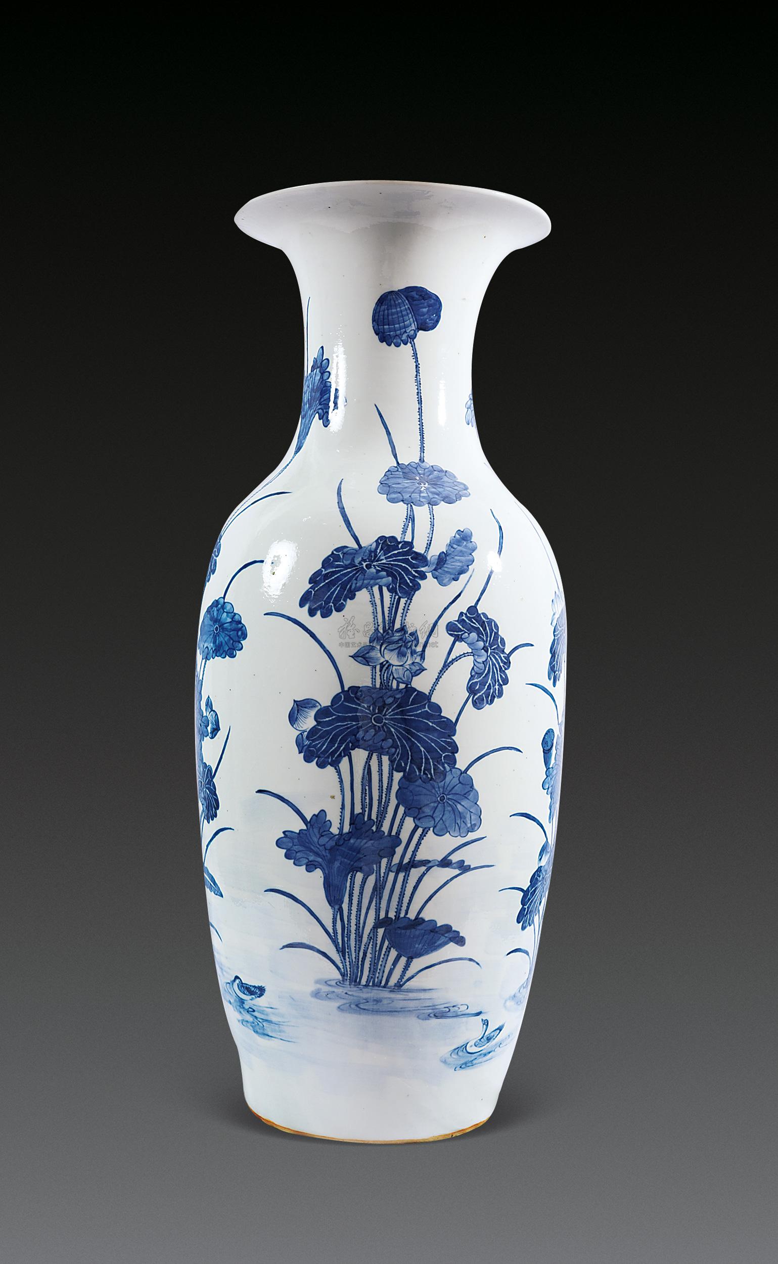 【清 青花荷花鸳鸯花瓶】拍卖品_图片_价格_鉴赏_清代青花瓷器_雅昌