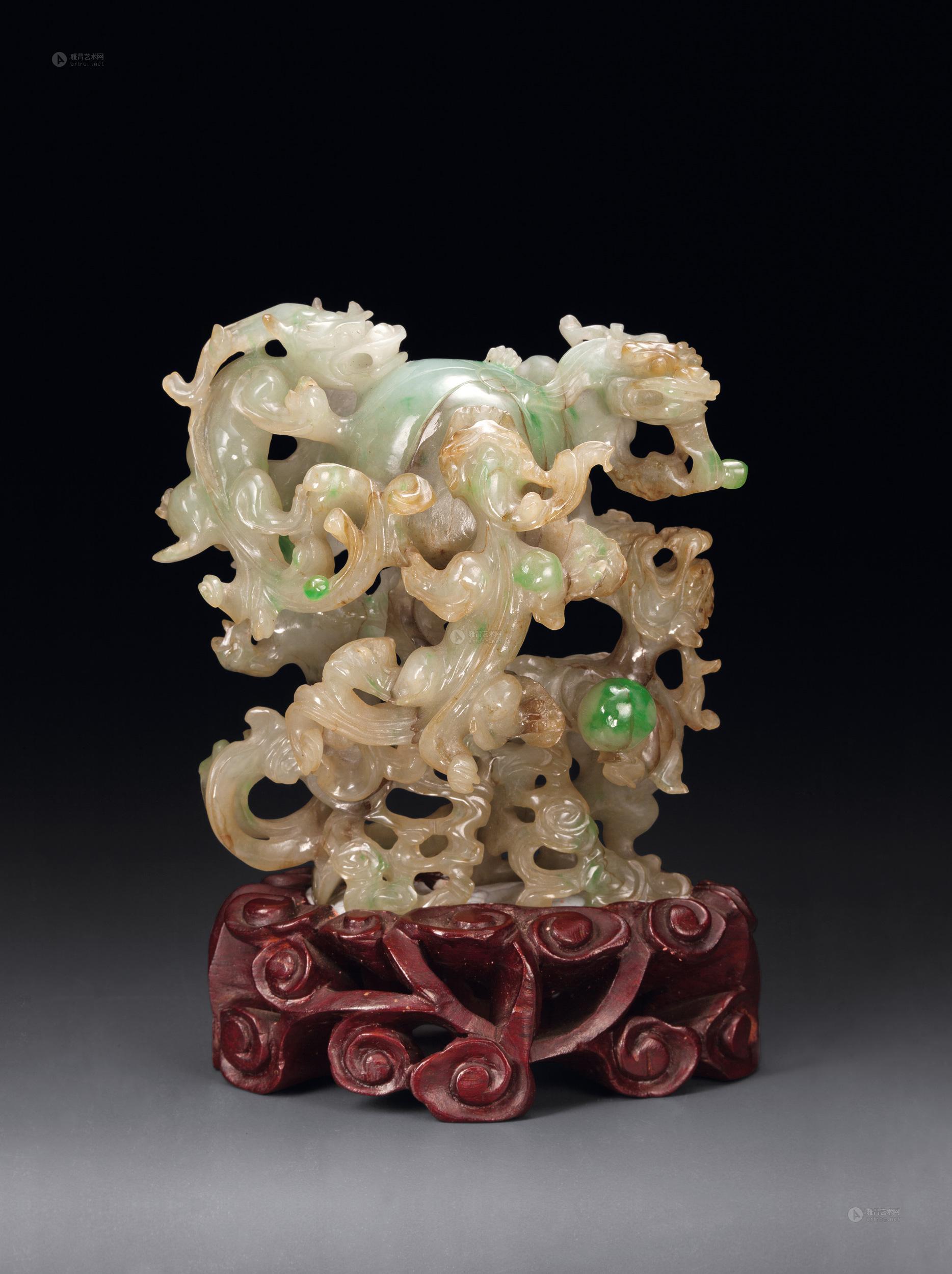 0171 清代末期(19世纪) 翡翠雕游龙戏珠摆件