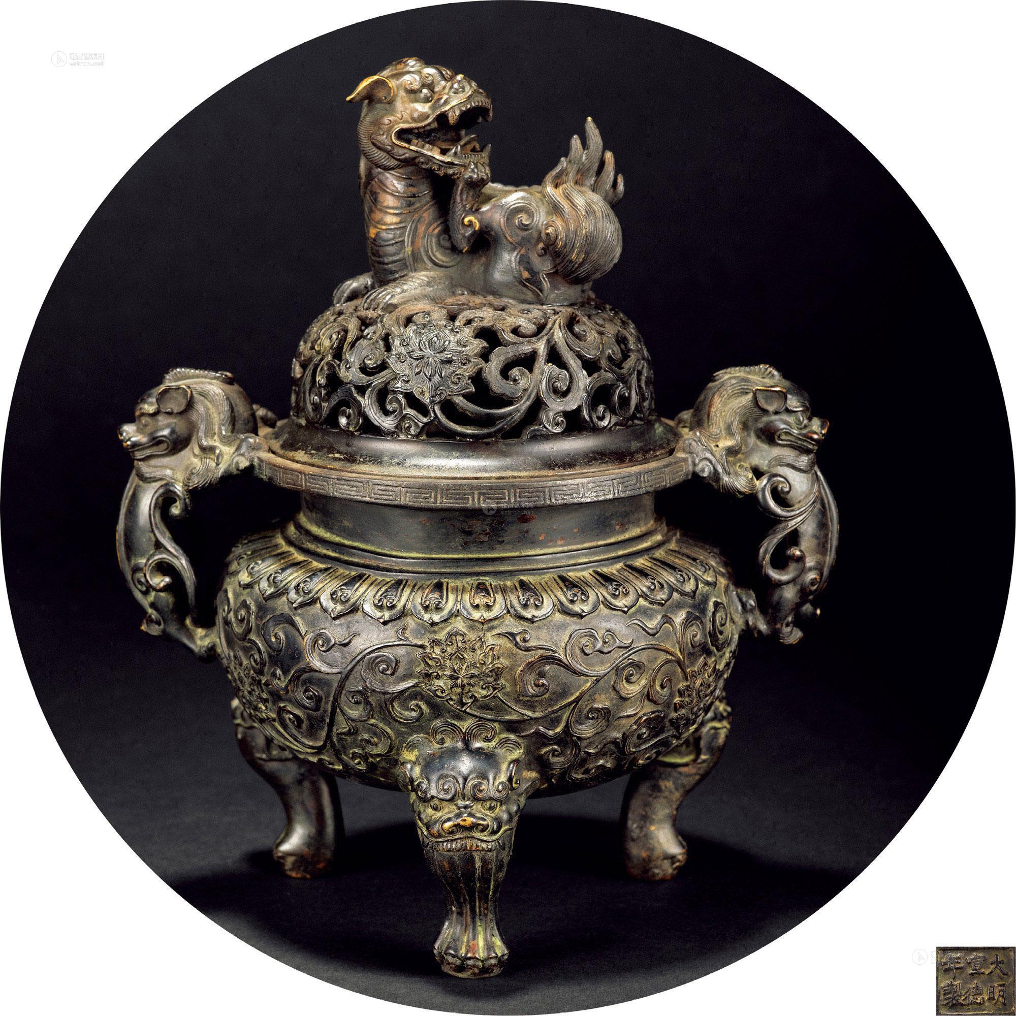 0114 明晚期 狻猊纽缠枝莲纹铜薰炉