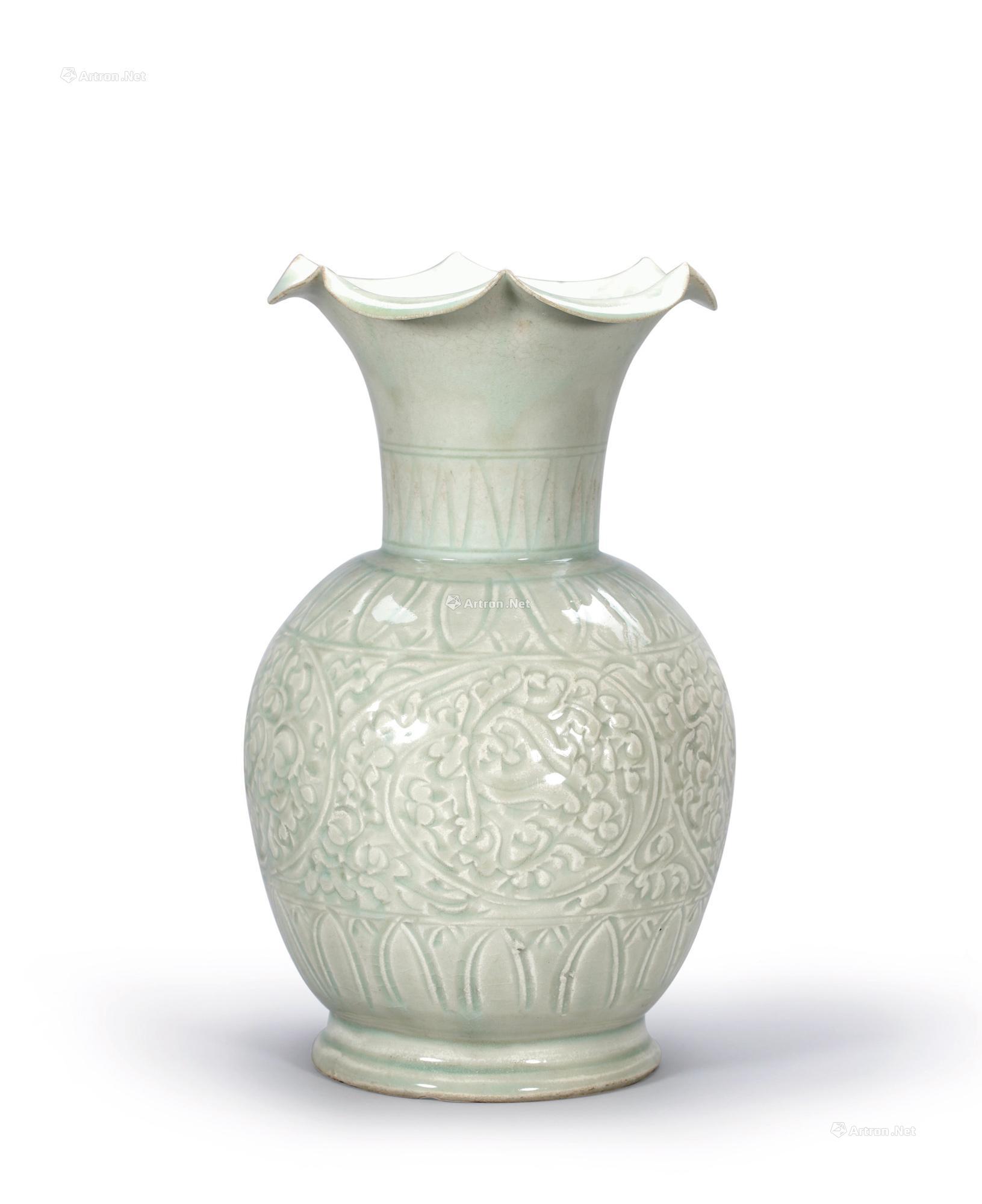 【宋 湖田窑 影青釉划花缠枝牡丹纹花口瓶】拍卖