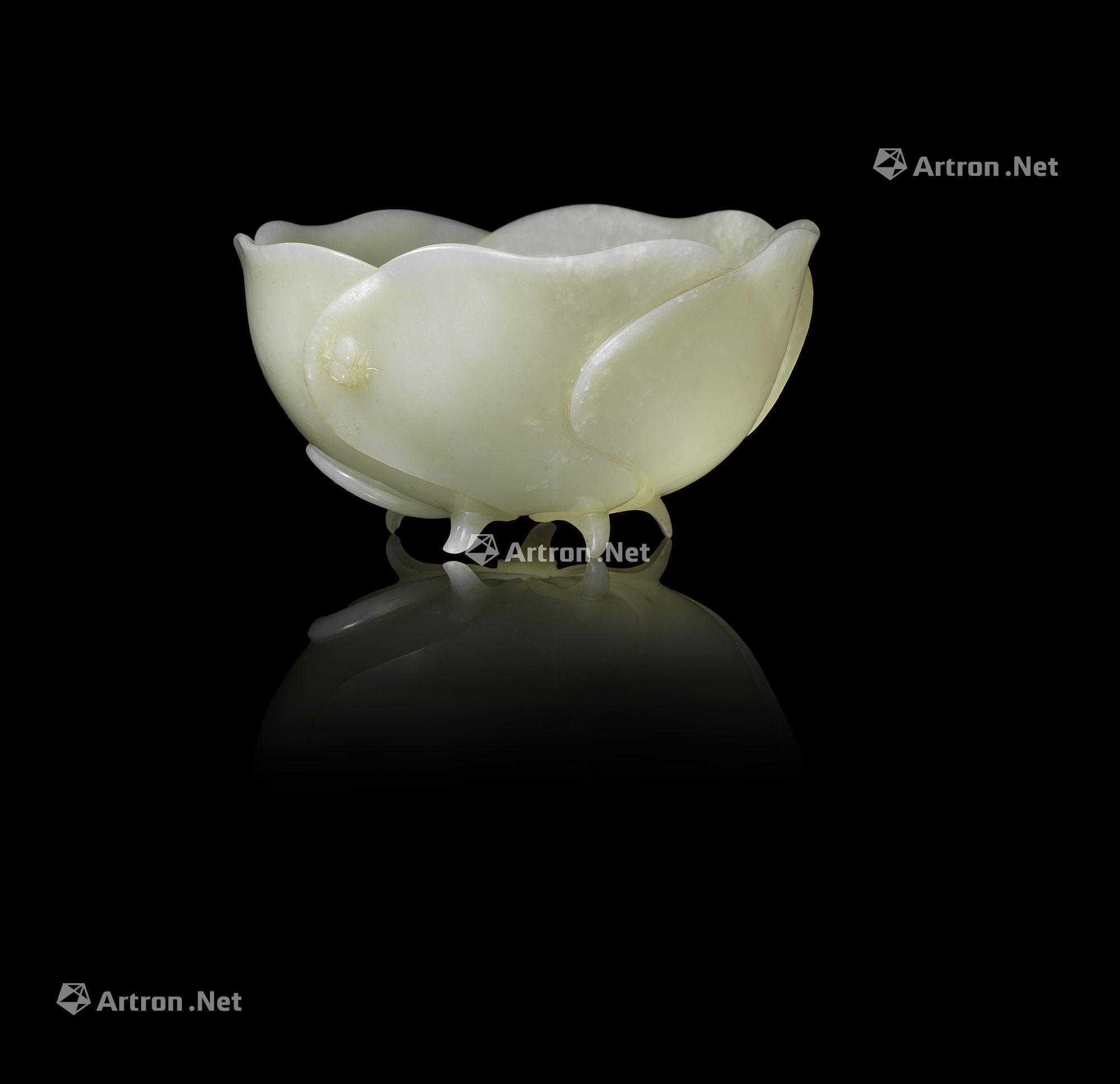 0090 18世纪 青白玉莲瓣式碗