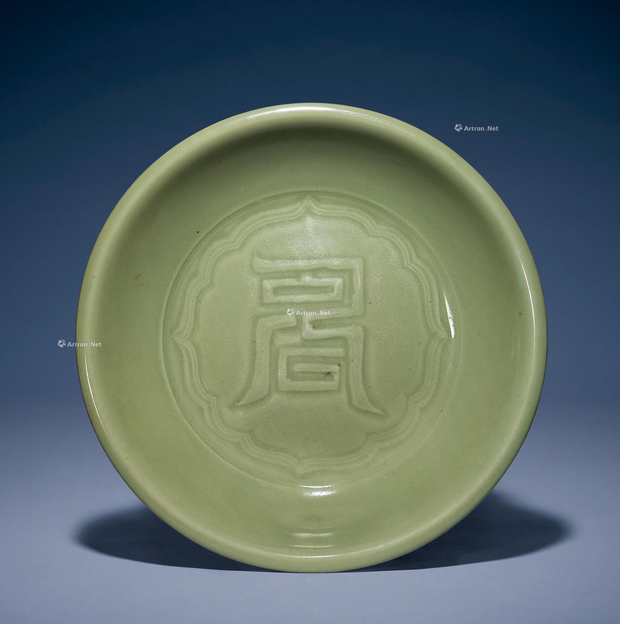 3214 元 龙泉青釉刻八思巴文盘