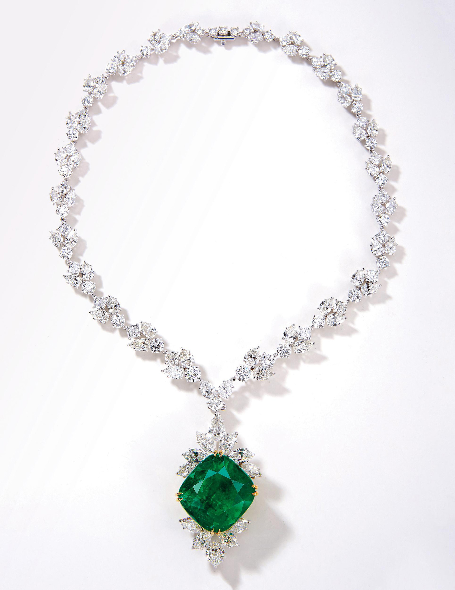 13873 79.58克拉天然哥伦比亚祖母绿配71.4克拉钻石项链
