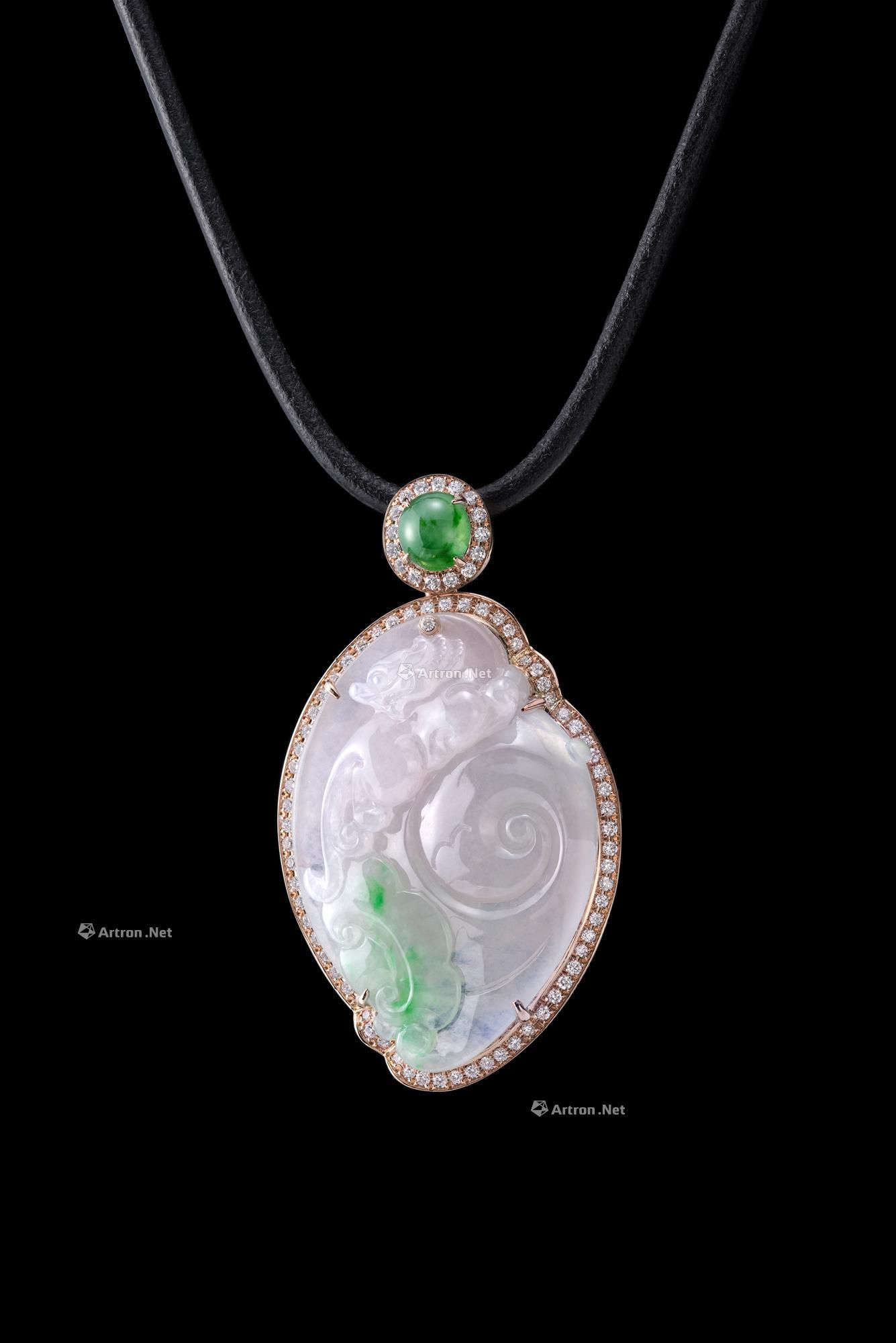 0392 现代 冰飘绿瑞兽翡翠金镶钻吊咀