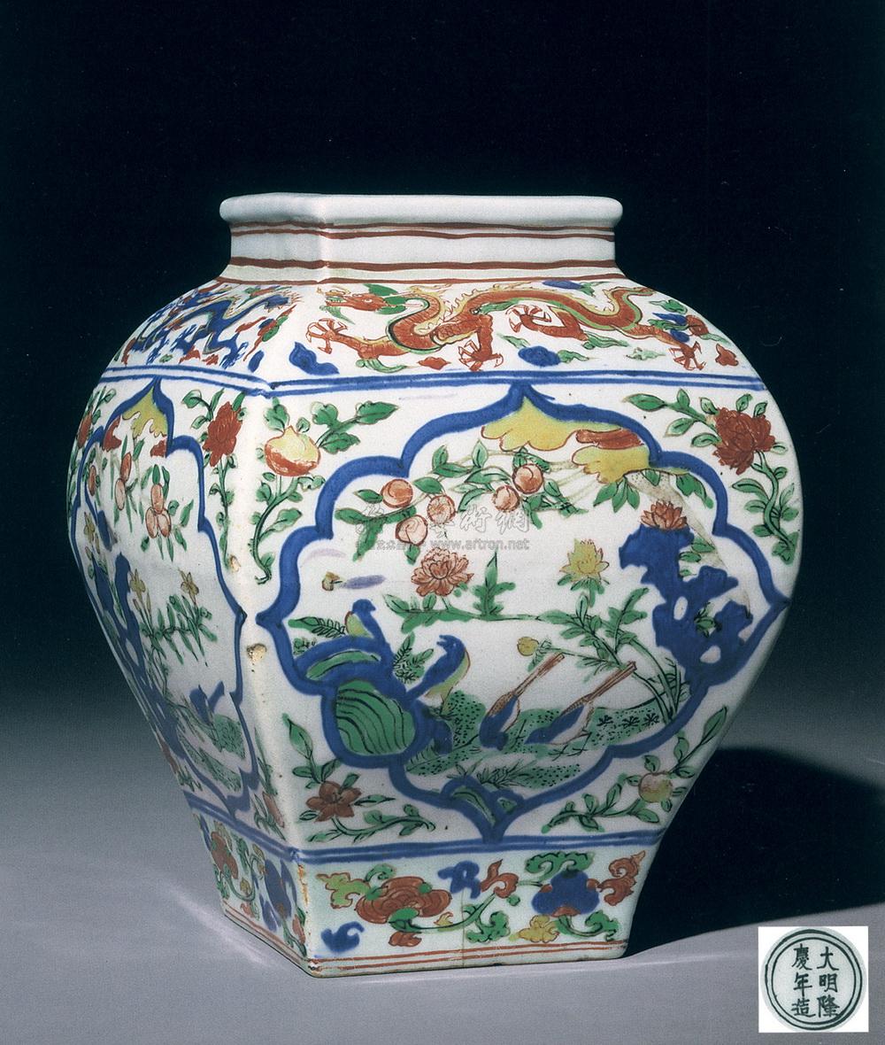 0504 明隆庆 五彩开光式花过石鸟纹方罐