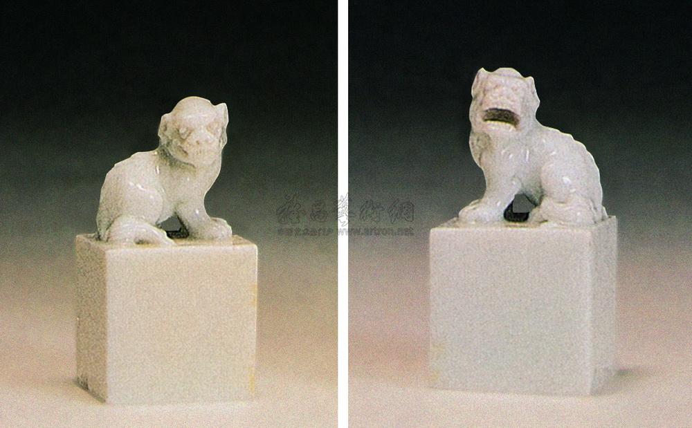 0397 清十八世纪 德化白瓷狮钮方章 (一对)