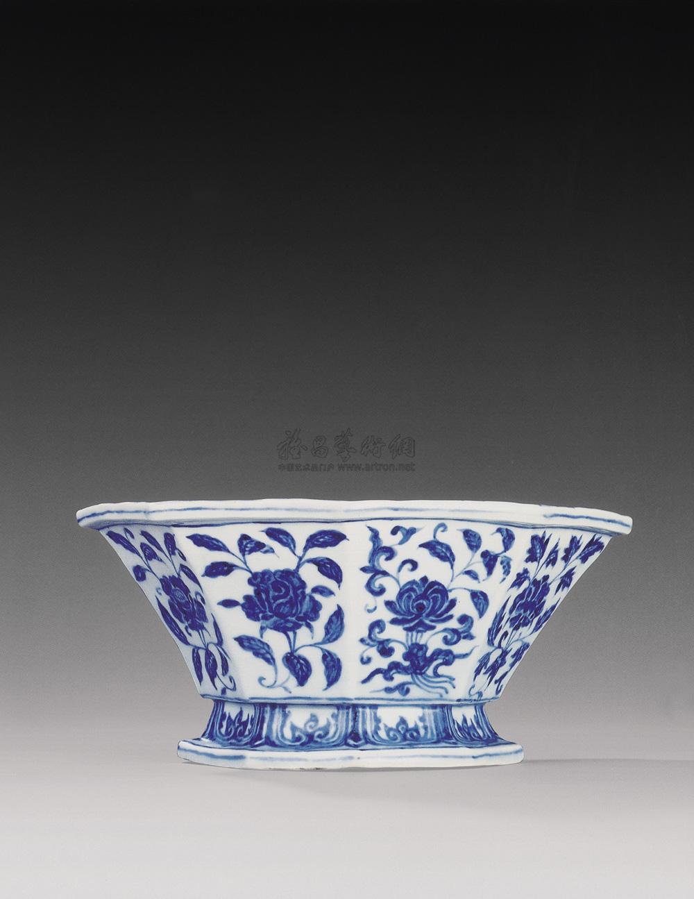1260 明永乐 青花折枝花卉纹八方花盆