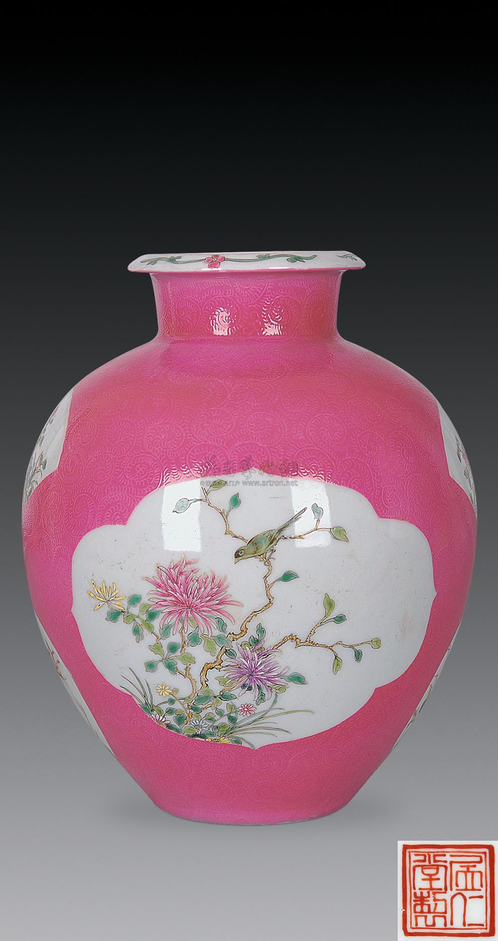 1069 民国 胭脂釉轧道开光花鸟苹果尊