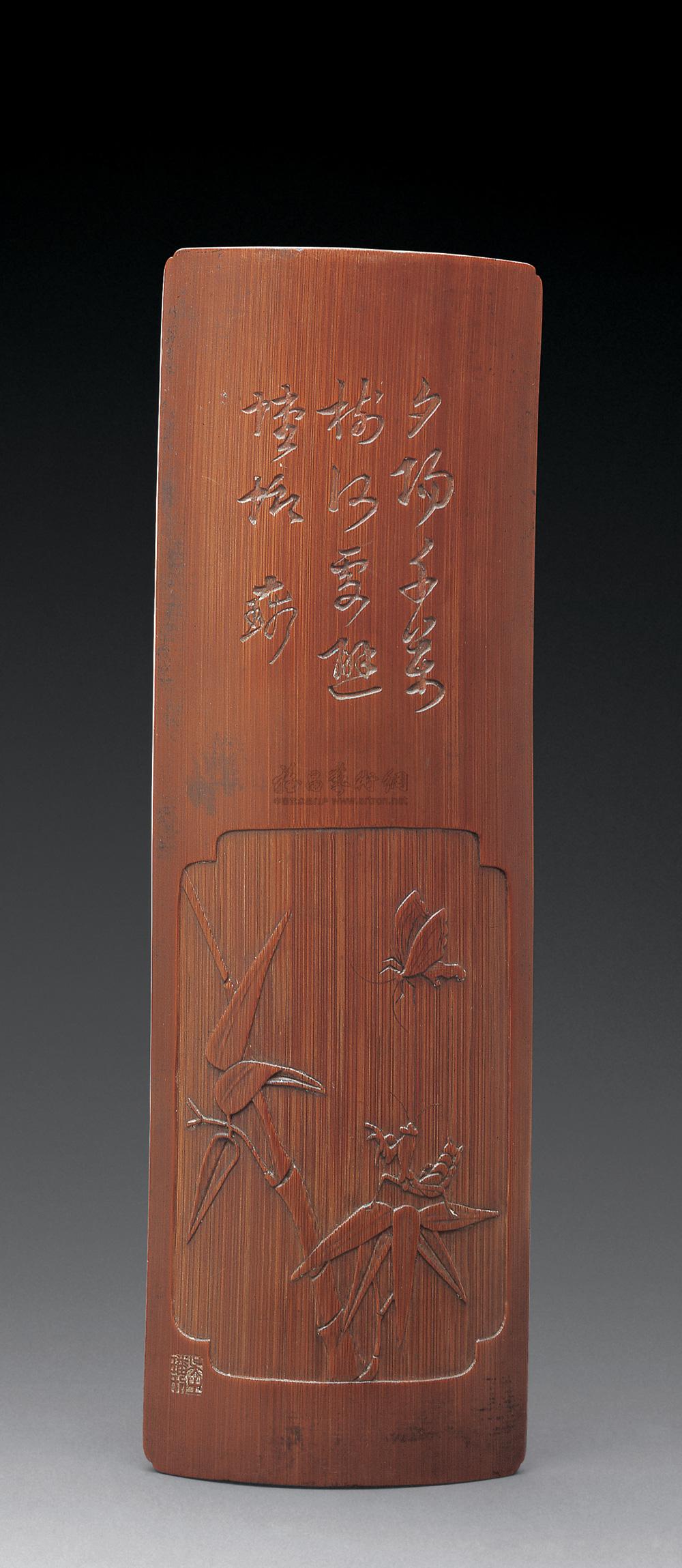 2100 清 竹雕草虫诗文臂搁