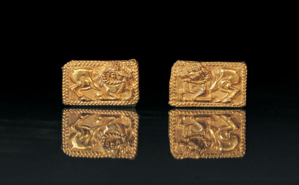 1571 辽 纯金羊纹带扣 (一对)