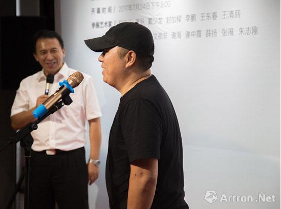 参展艺术家王东春讲话