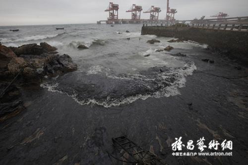   7月16日大连湾发生的输油管爆炸事故以及所引发的石油泄漏