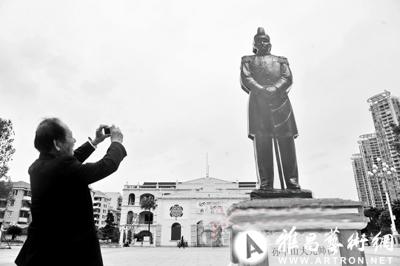 孙中山戎装像9月亮相