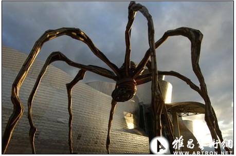 空中蜘蛛：莱卡飞行艺术雕塑