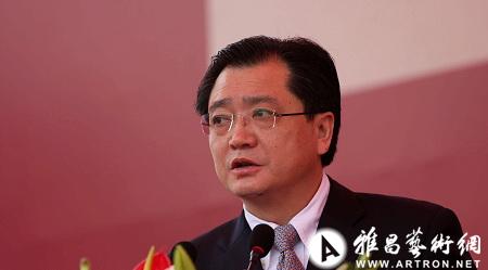 刘开渠雕塑大展 芜湖市市长杨敬农上台致辞