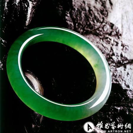 在近半年的时间里,像坐上了火箭,价格如日中天,很多高档翡翠市场价