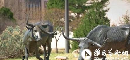 公牛雕像刺穿捉迷藏少年身体致其死亡