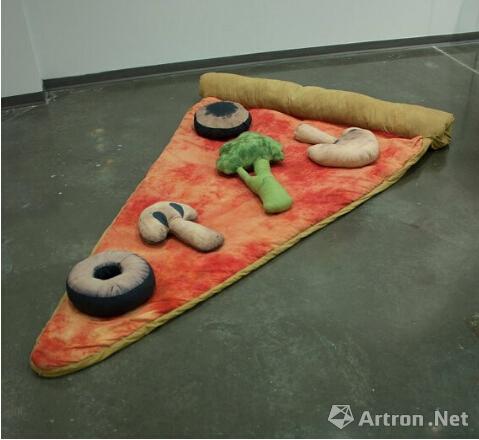 美设计师提出“披萨床”构想 让人垂涎三尺