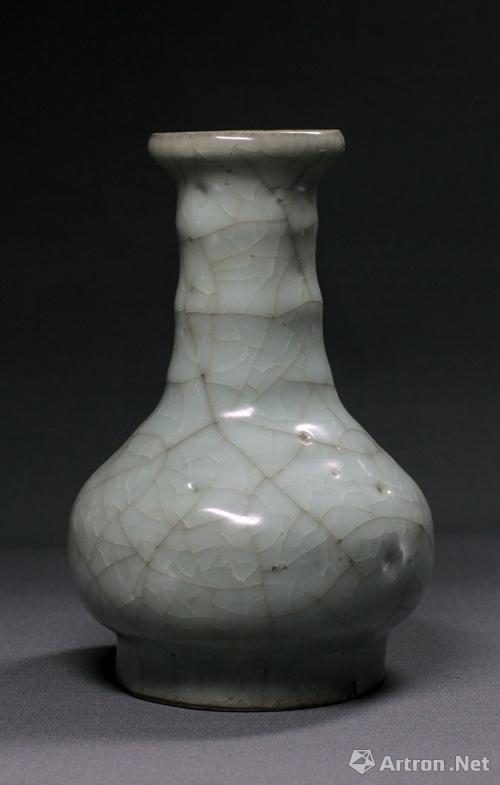 粉青釉修内司官窑 感受宋人宫廷雅藏