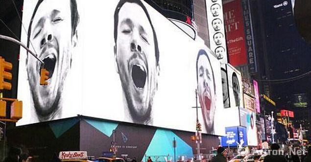 纽约时代广场展出埃拉苏里斯“哈欠”视频装置